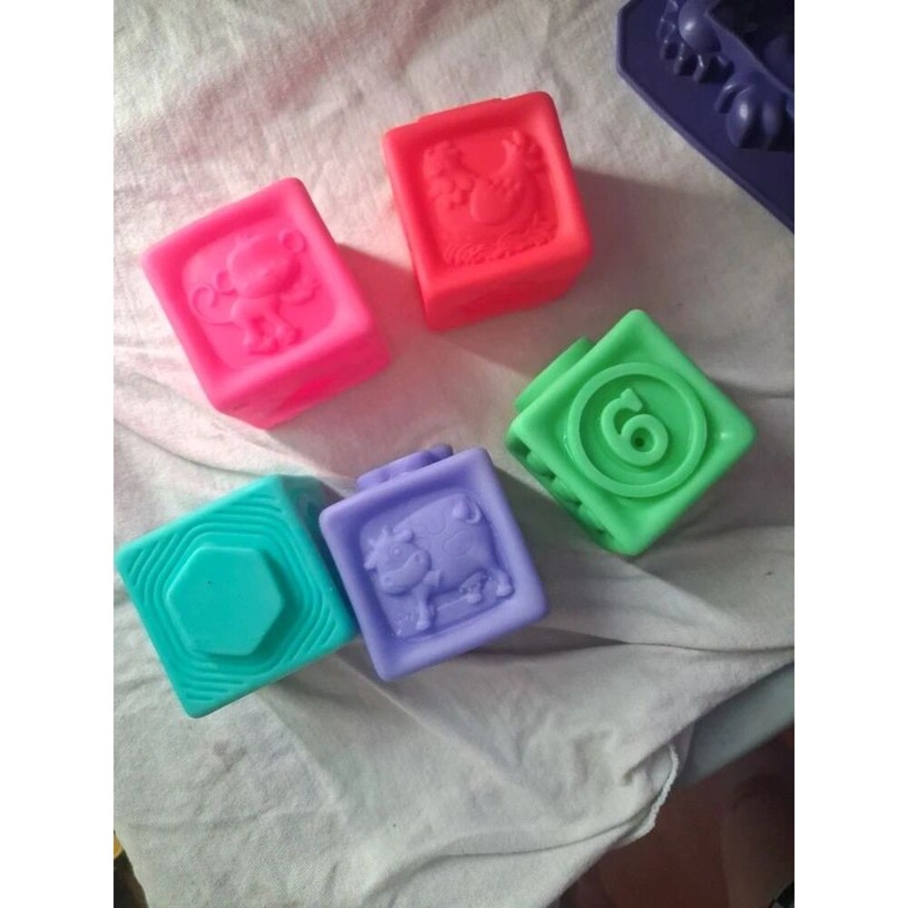 Stacking blocks - Picture 3 of 3